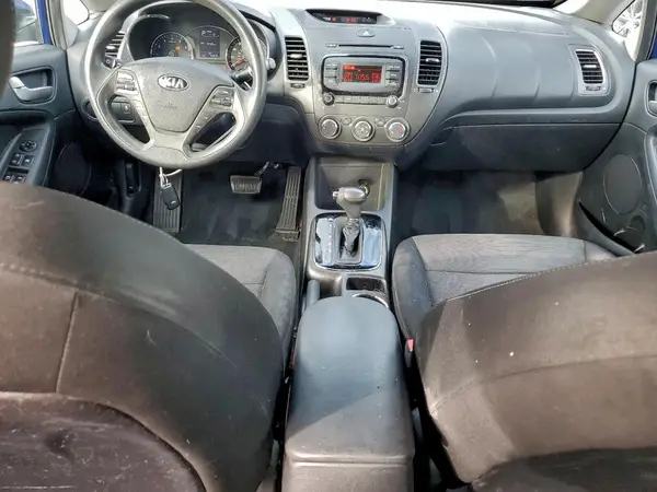 3KPFK4A76JE196736 2018 KIA FORTE - Image 8