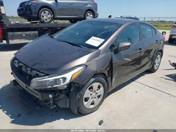 3KPFK4A76JE197191 2018 KIA FORTE - Image 2