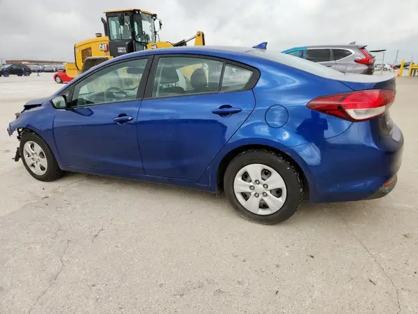 3KPFK4A76JE197370 2018 KIA FORTE - Image 2