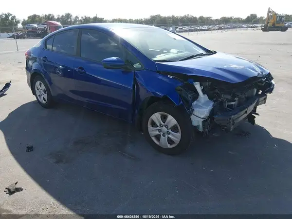 3KPFK4A76JE197465 2018 KIA FORTE - Image 1