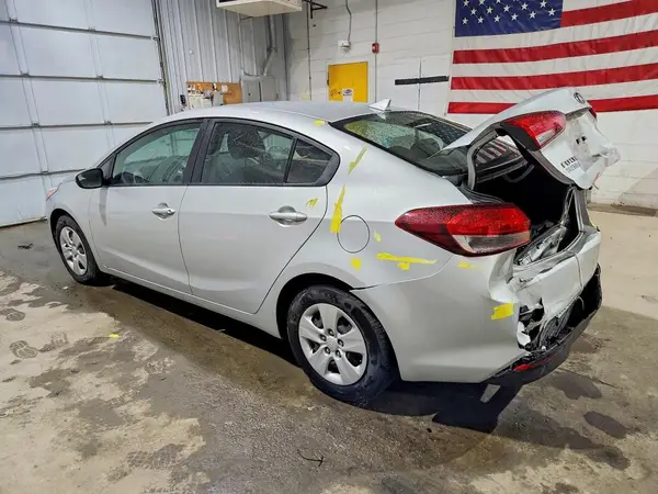 3KPFK4A76JE198762 2018 KIA FORTE - Image 2