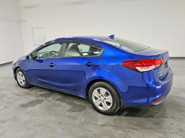 3KPFK4A76JE199362 2018 KIA FORTE - Image 2