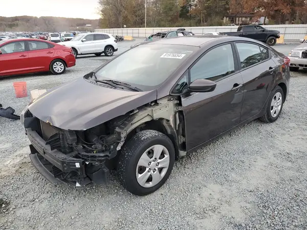 3KPFK4A76JE204429 2018 KIA FORTE - Image 1