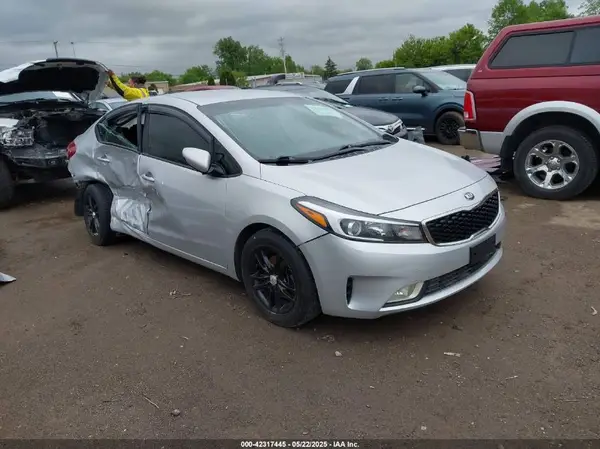 3KPFK4A76JE205970 2018 KIA FORTE - Image 1