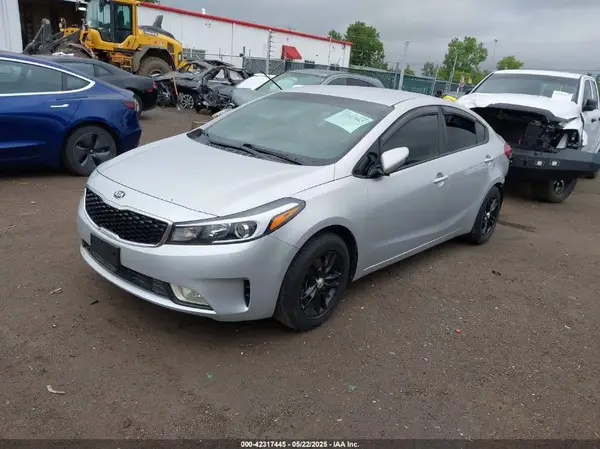 3KPFK4A76JE205970 2018 KIA FORTE - Image 2