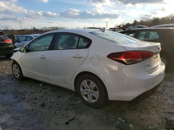 3KPFK4A76JE206391 2018 KIA FORTE - Image 2
