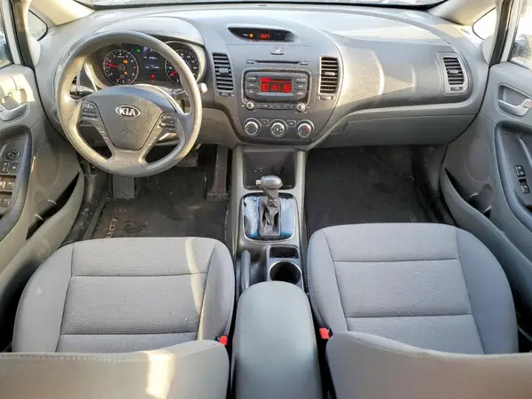 3KPFK4A76JE206391 2018 KIA FORTE - Image 8