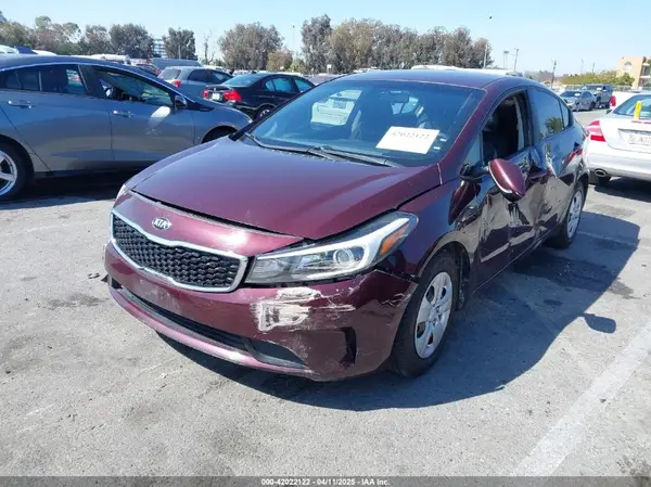 3KPFK4A76JE208335 2018 KIA FORTE - Image 2