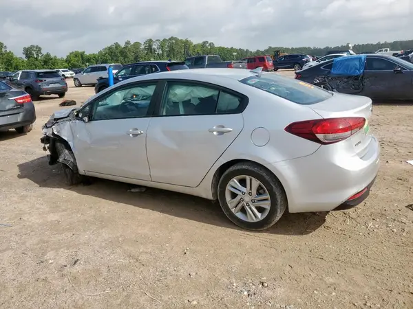3KPFK4A76JE211221 2018 KIA FORTE - Image 2
