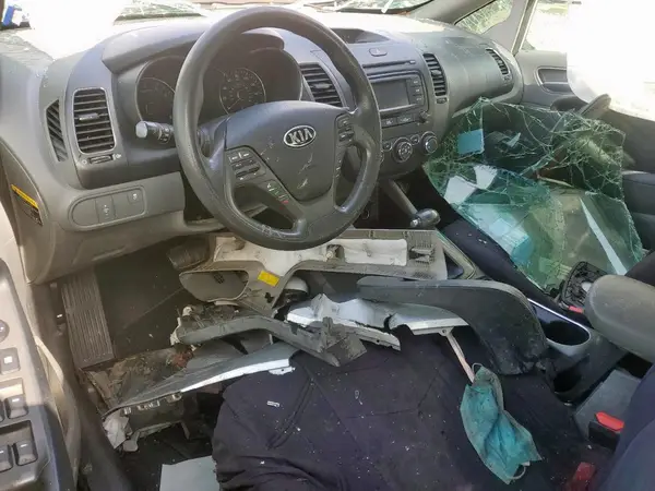 3KPFK4A76JE211221 2018 KIA FORTE - Image 8