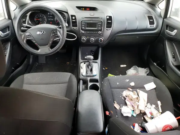 3KPFK4A76JE211607 2018 KIA FORTE - Image 8