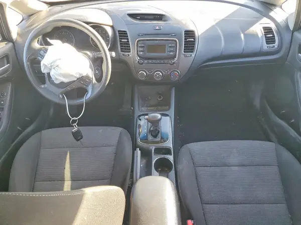 3KPFK4A76JE212255 2018 KIA FORTE - Image 8