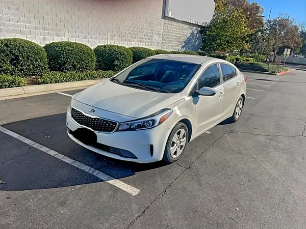 3KPFK4A76JE215219 2018 KIA FORTE - Image 2