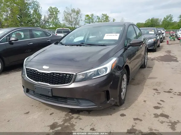 3KPFK4A76JE217472 2018 KIA FORTE - Image 2