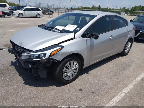 3KPFK4A76JE218573 2018 KIA FORTE - Image 2
