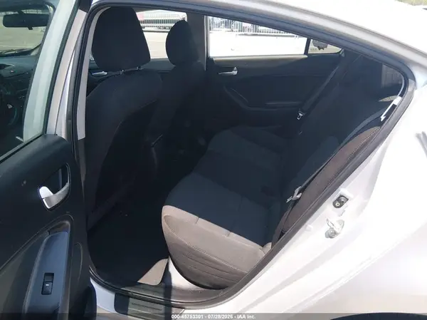3KPFK4A76JE218573 2018 KIA FORTE - Image 8