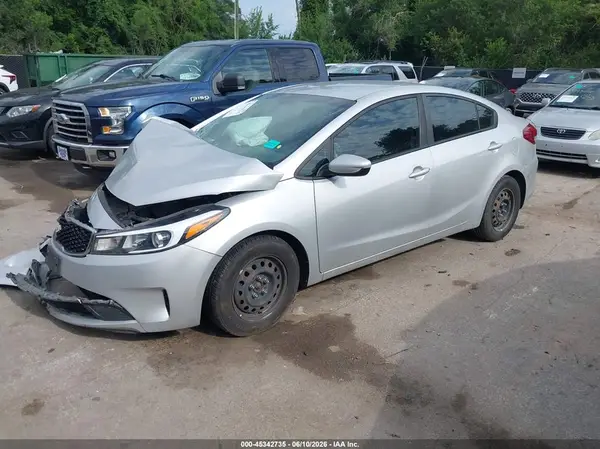 3KPFK4A76JE219223 2018 KIA FORTE - Image 2
