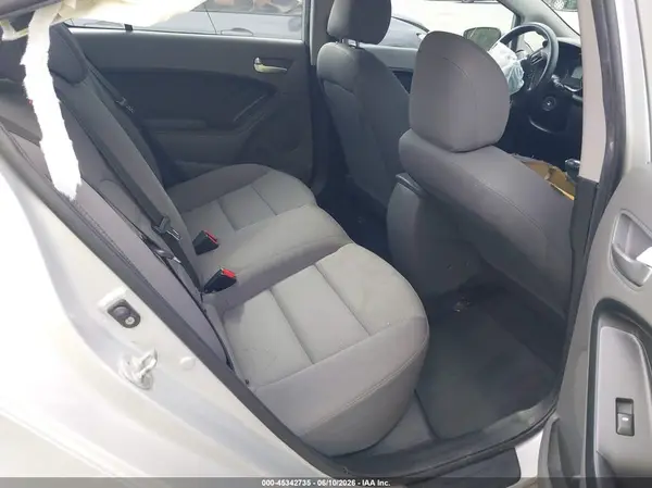 3KPFK4A76JE219223 2018 KIA FORTE - Image 8