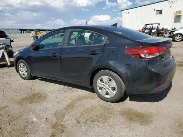 3KPFK4A76JE220632 2018 KIA FORTE - Image 2