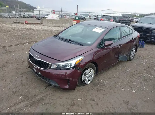 3KPFK4A76JE220694 2018 KIA FORTE - Image 2