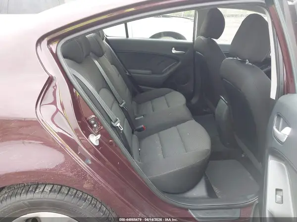 3KPFK4A76JE220694 2018 KIA FORTE - Image 8