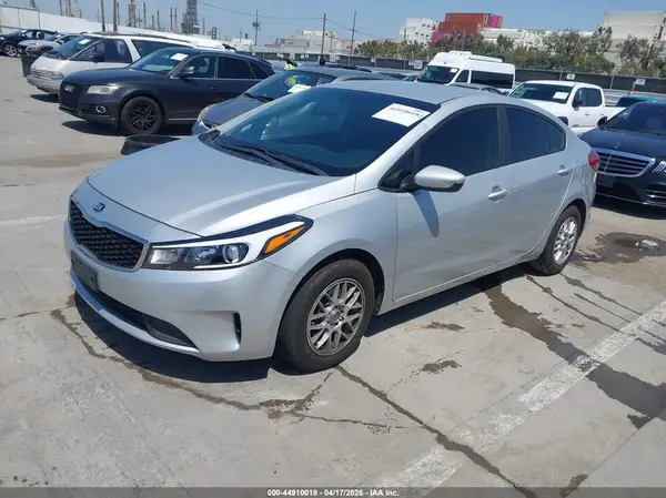 3KPFK4A76JE220940 2018 KIA FORTE - Image 2