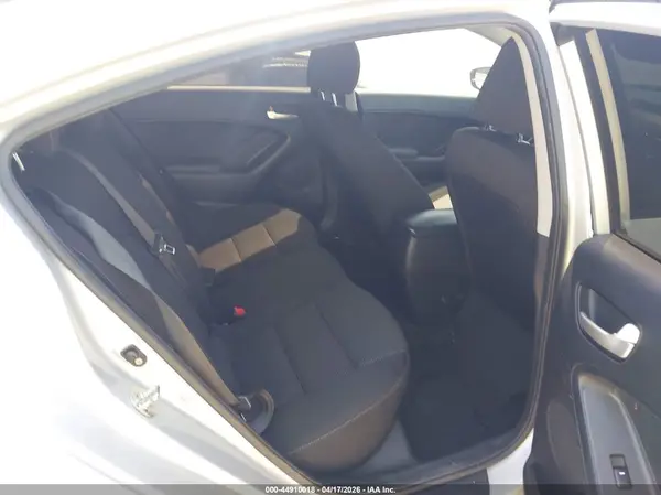 3KPFK4A76JE220940 2018 KIA FORTE - Image 8