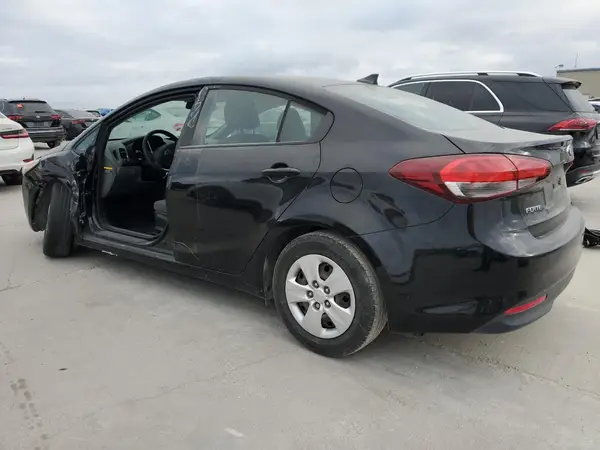 3KPFK4A76JE220968 2018 KIA FORTE - Image 2