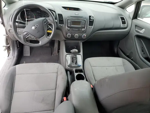 3KPFK4A76JE220968 2018 KIA FORTE - Image 8
