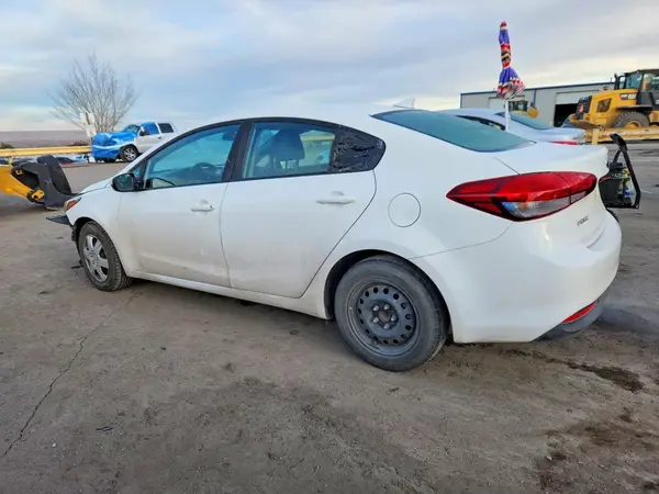 3KPFK4A76JE221330 2018 KIA FORTE - Image 2