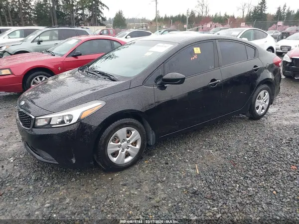 3KPFK4A76JE221649 2018 KIA FORTE - Image 2