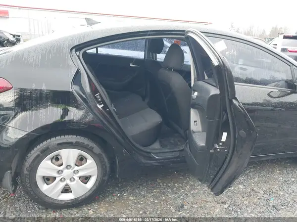 3KPFK4A76JE221649 2018 KIA FORTE - Image 8