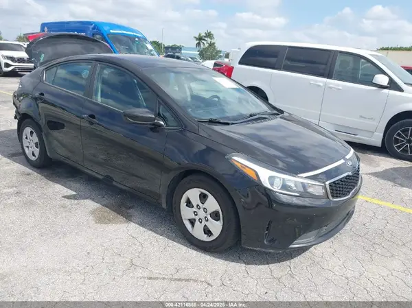 3KPFK4A76JE221683 2018 KIA FORTE - Image 1