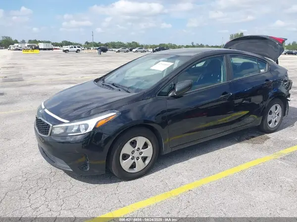 3KPFK4A76JE221683 2018 KIA FORTE - Image 2