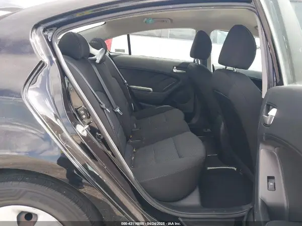 3KPFK4A76JE221683 2018 KIA FORTE - Image 8