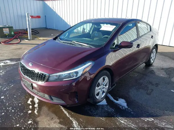 3KPFK4A76JE221988 2018 KIA FORTE - Image 2