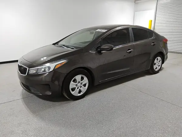 3KPFK4A76JE227211 2018 KIA FORTE - Image 1