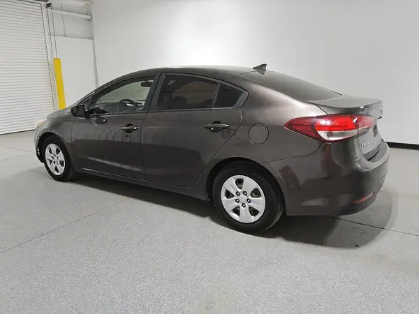 3KPFK4A76JE227211 2018 KIA FORTE - Image 2