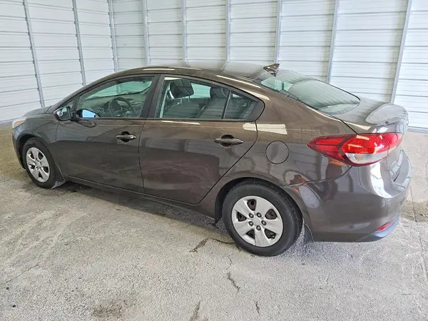 3KPFK4A76JE227502 2018 KIA FORTE - Image 2