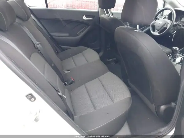3KPFK4A76JE227807 2018 KIA FORTE - Image 8