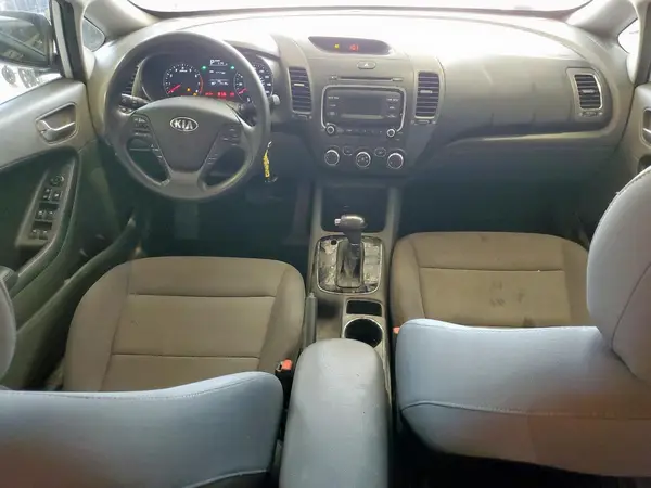 3KPFK4A76JE228620 2018 KIA FORTE - Image 8