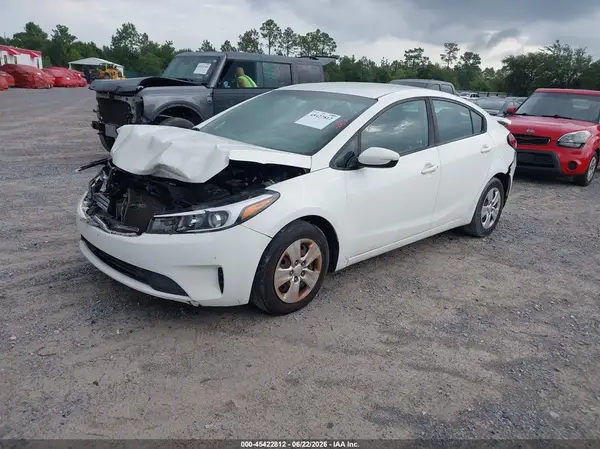 3KPFK4A76JE229010 2018 KIA FORTE - Image 2
