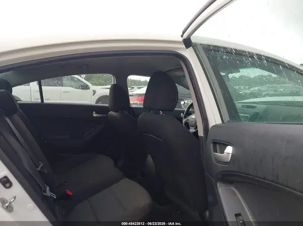 3KPFK4A76JE229010 2018 KIA FORTE - Image 8