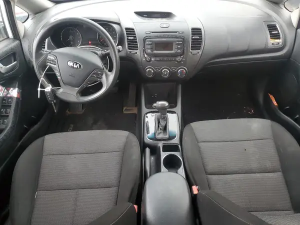 3KPFK4A76JE229377 2018 KIA FORTE - Image 8