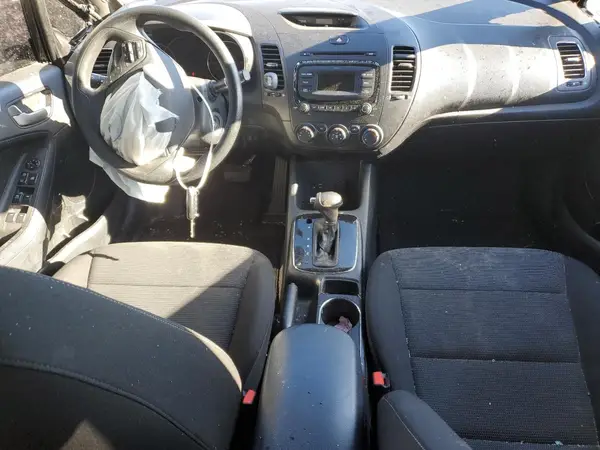 3KPFK4A76JE229430 2018 KIA FORTE - Image 8