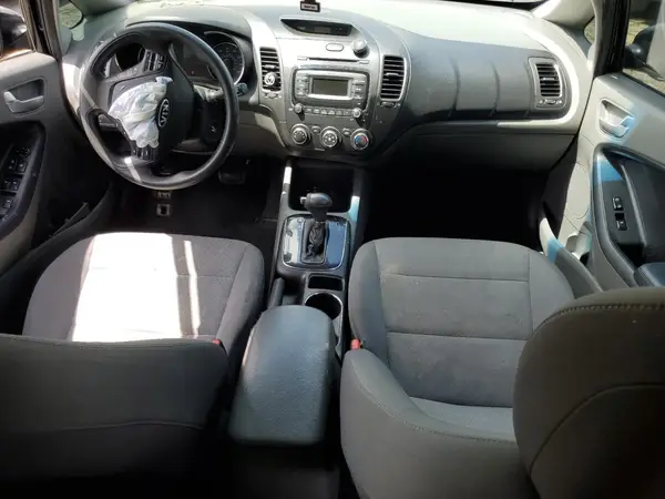 3KPFK4A76JE229699 2018 KIA FORTE - Image 8