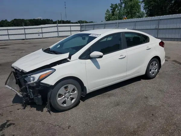 3KPFK4A76JE229766 2018 KIA FORTE - Image 1