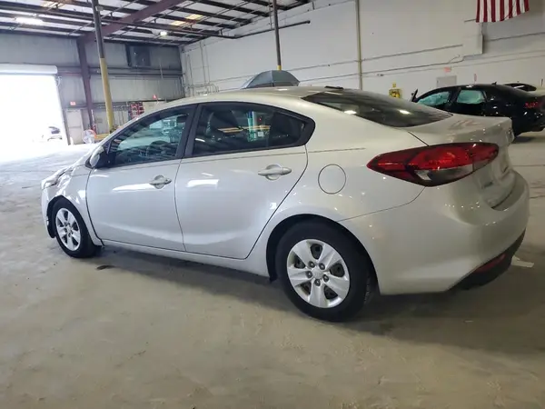 3KPFK4A76JE229850 2018 KIA FORTE - Image 2