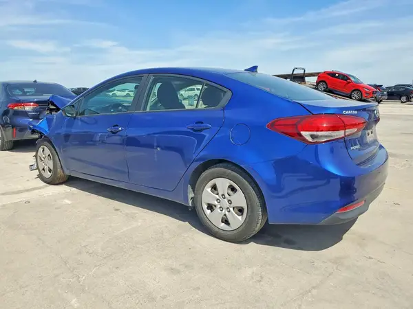 3KPFK4A76JE230237 2018 KIA FORTE - Image 2