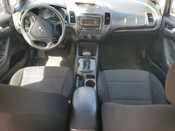 3KPFK4A76JE230237 2018 KIA FORTE - Image 8